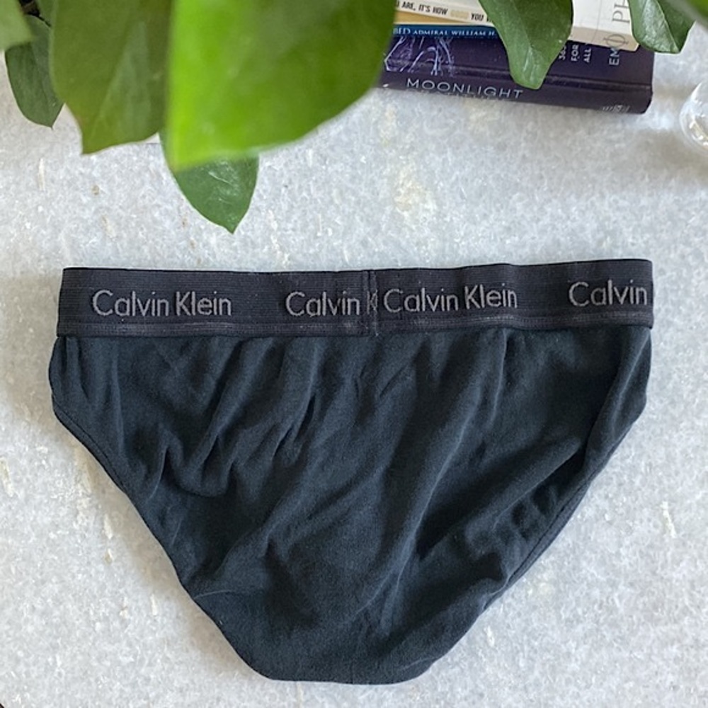 Calvin Klein - Picture 6 of 6